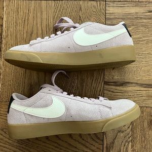 NIKE fashion sneakers, light pink/purple, gumshoe sole, size 6